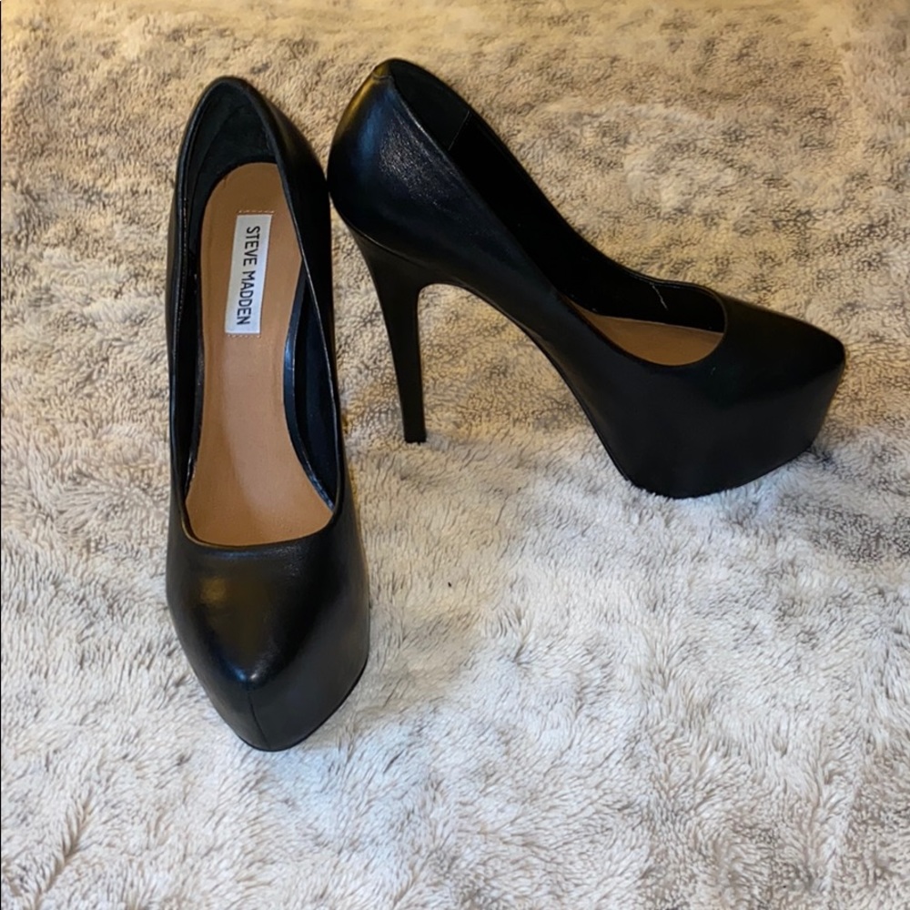Steve Madden Dejavu platform pumps